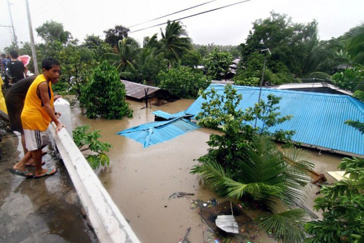 Seniang memutus saluran listrik di Visayas, Mindanao