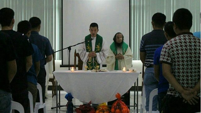 Catholic priest rescued from Marawi holds first Mass after freedom