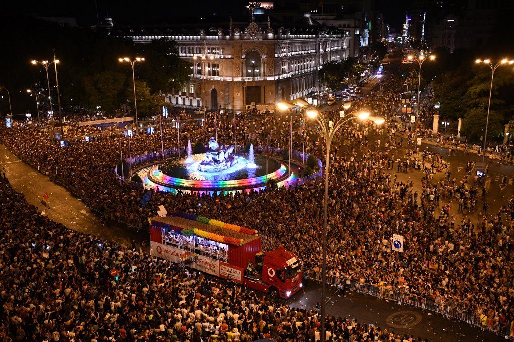 Hundreds of thousands celebrate Madrid Gay Pride