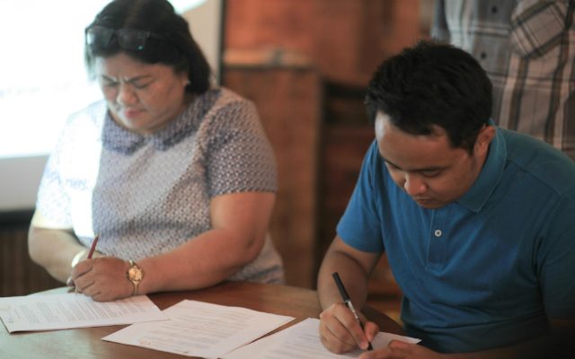 HIV ADVOCACY. FPOP Iloilo's Monaliza Diones and MovePH's David Lozada enter a partnership for HIV/AIDS advocacy in Western Visayas. Photo by Carlo Evidente/ Humans of Iloilo 