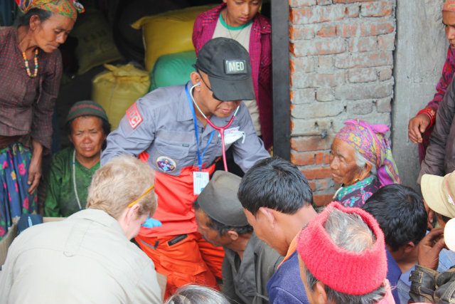 Filipinos help Nepalese in time of need