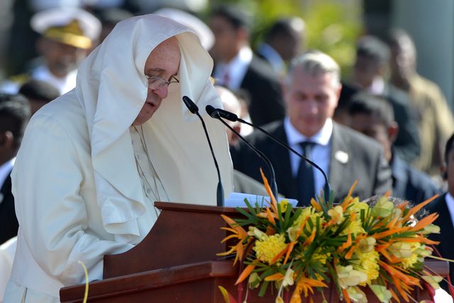 WINDY WELCOME. Pope Francis delivers a speech during a welcome ceremony at Colombo airport, in Colombo, Sri Lanka, January 13, 2015. Photo by Ettore Ferrari/EPA