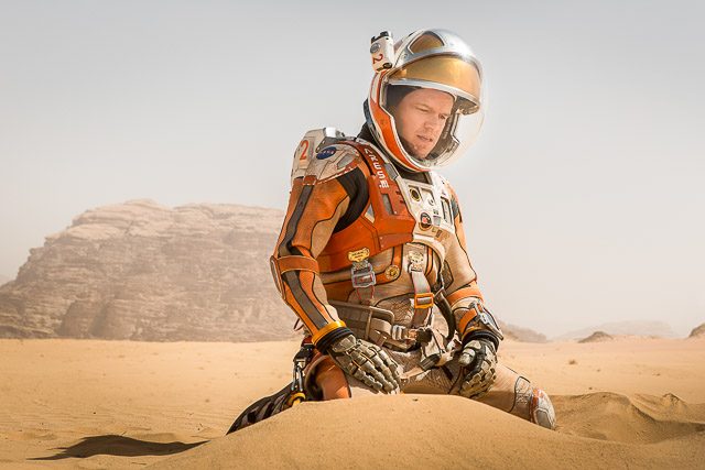 EKSPLORASI.  Matt Damon menjalankan misi di 'The Martian'.  Foto milik 20th Century Fox
