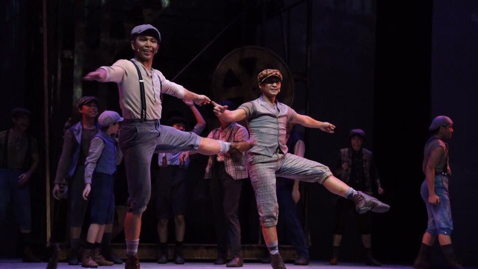 TRUE STORY. 'Newsies' retells the tale of the newsboys' strike of 1899, in song, dance, and romance. Photo courtesy of 9 Works Theatrical and Globe Live 