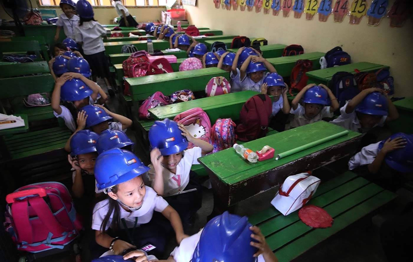 COVER. Corazon Elementary School pupils in Batasan, Quezon City. Photo by Darren Langit/Rappler 