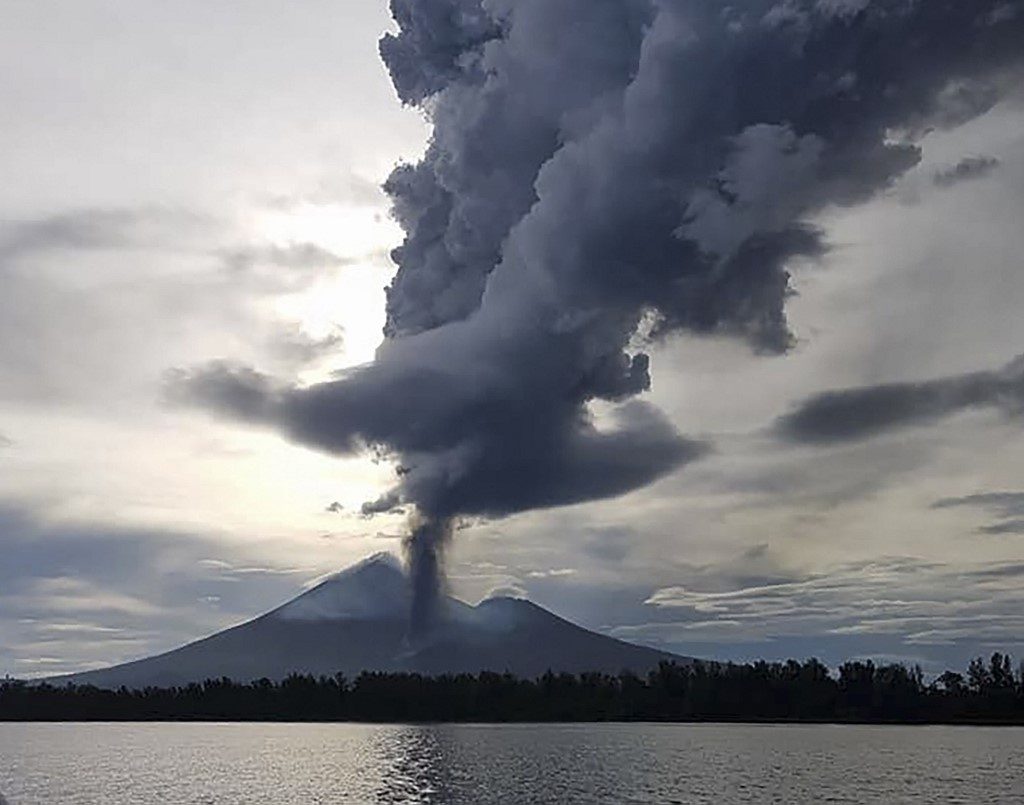 Residents flee after Papua New Guinea volcano erupts