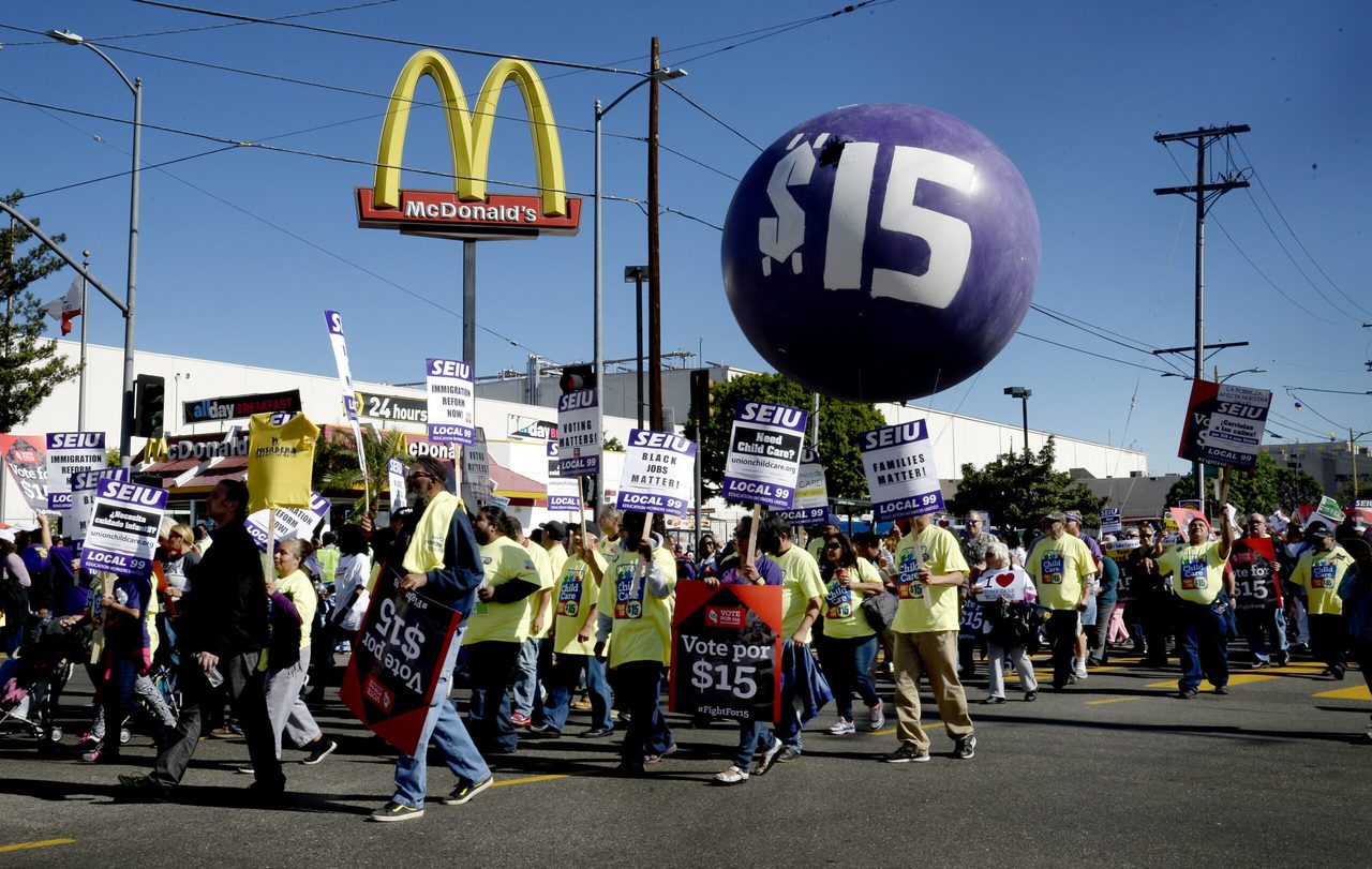 California raising minimum wage to 15 an hour by 2022