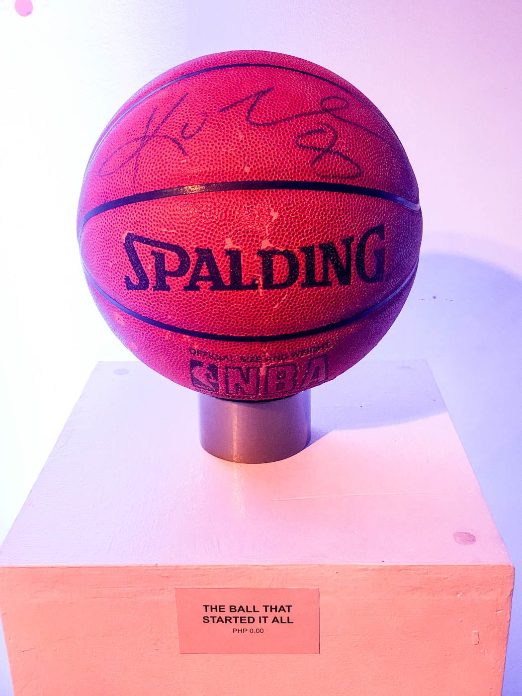 PAINFUL START. Ron Uy buys this fake Spalding ball that claimed to be signed by Kobe Bryant. Photo by Beatrice Go/Rappler 