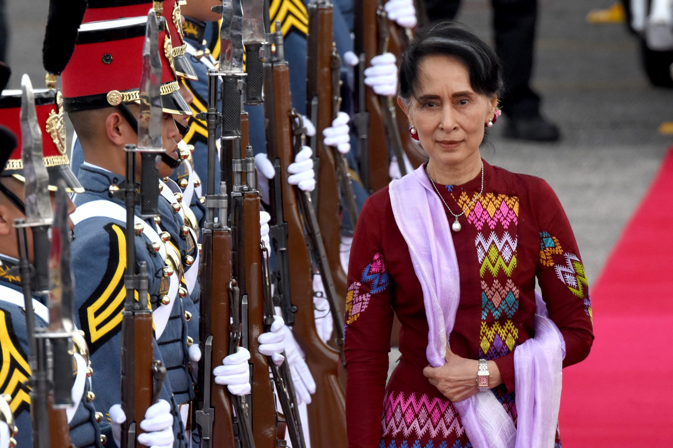 Suu Kyi pushes for more women in top business roles