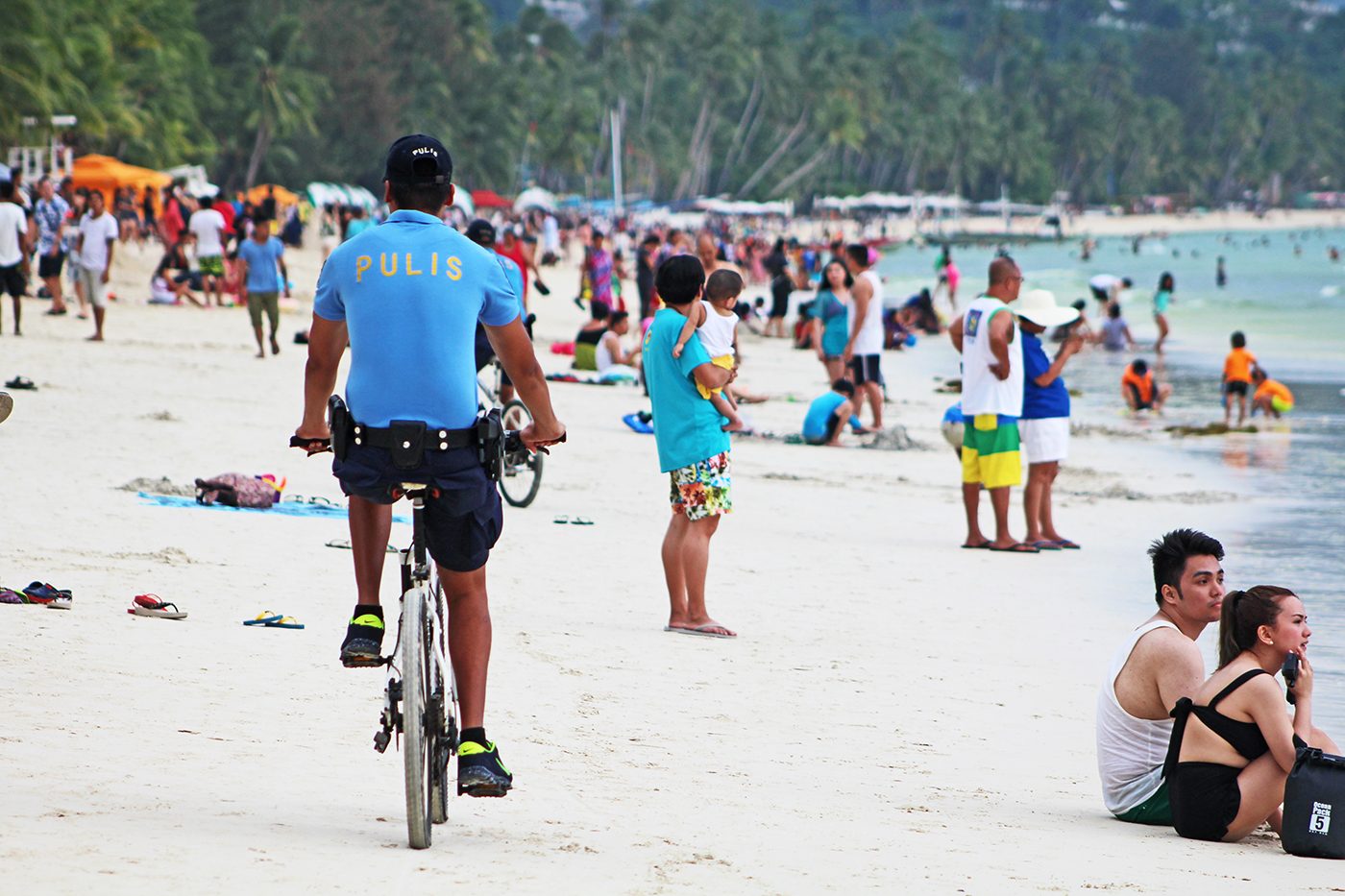 DILG’s Boracay plan: 6-month state of calamity, 2-month business shutdown