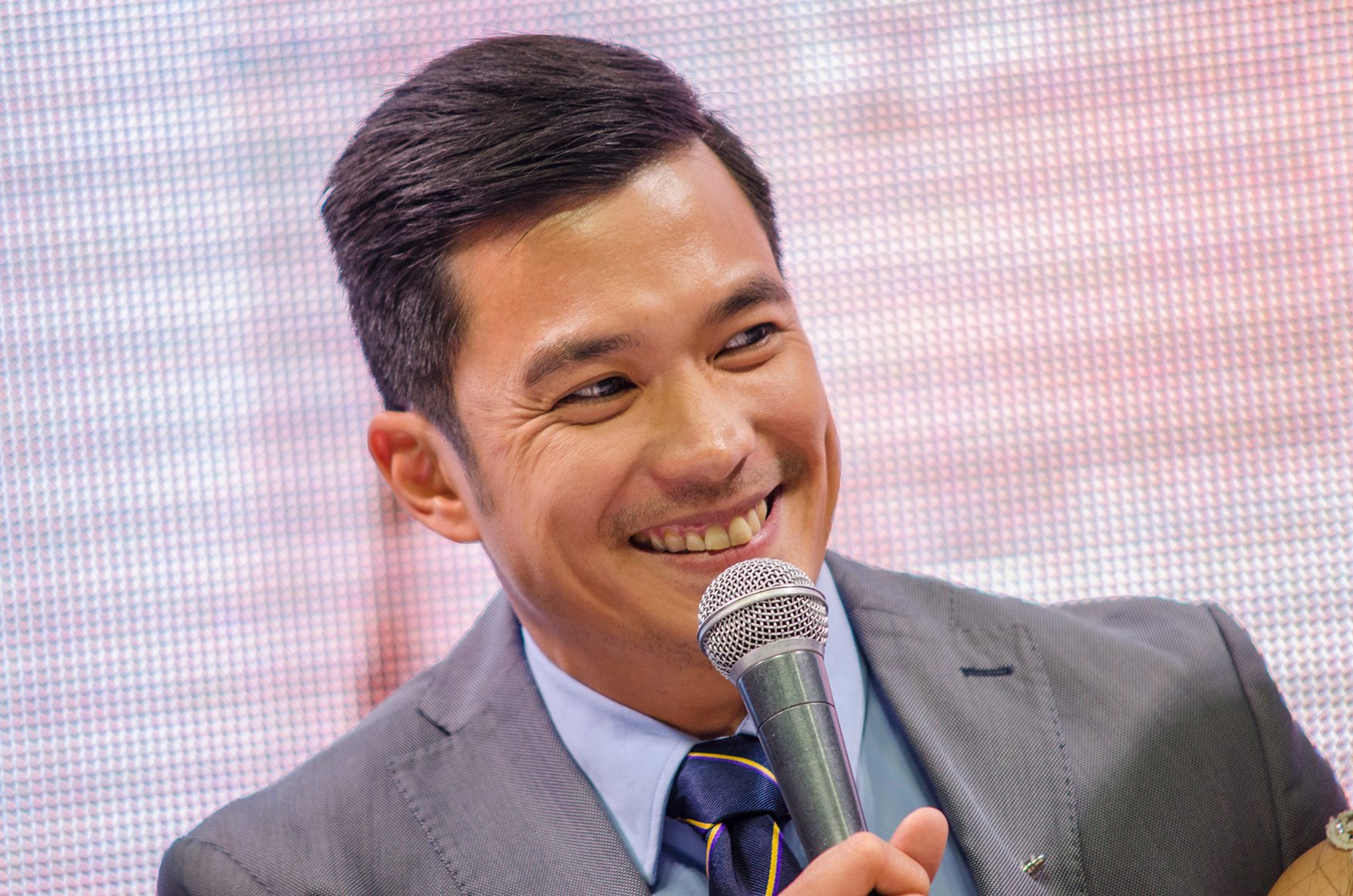 MUM ON LOVE LIFE. Diether Ocampo evades questions about his reported breakup with Michelle Barrera. Photo by Rob Reyes/ Rappler    