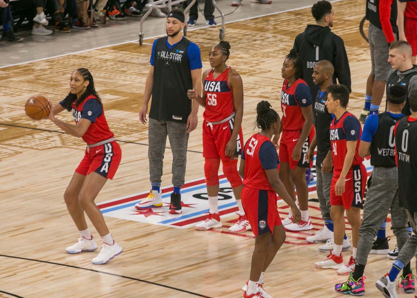 CHALLENGE. The US women’s national team players join Team LeBron for some shooting drills competition. Photo by Paul Mata/Rappler 